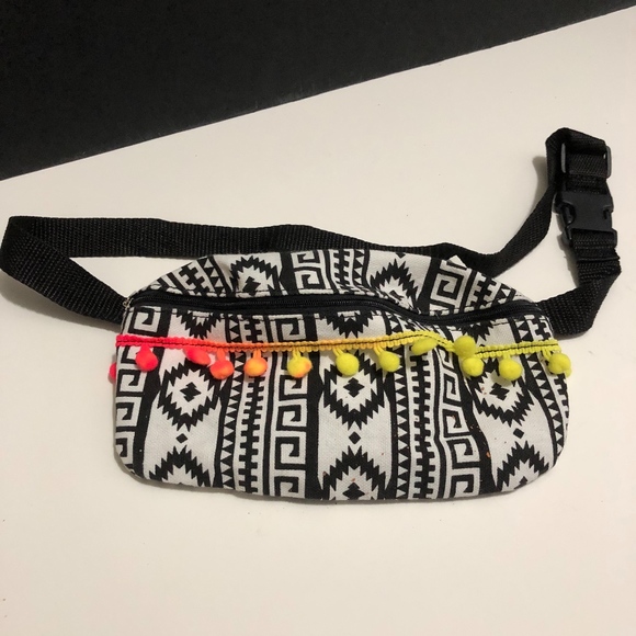 Rue21 Handbags - Rue21, Printed Fanny Pack